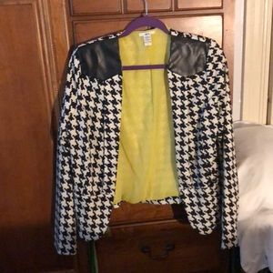 Houndstooth blazer with yellow lining